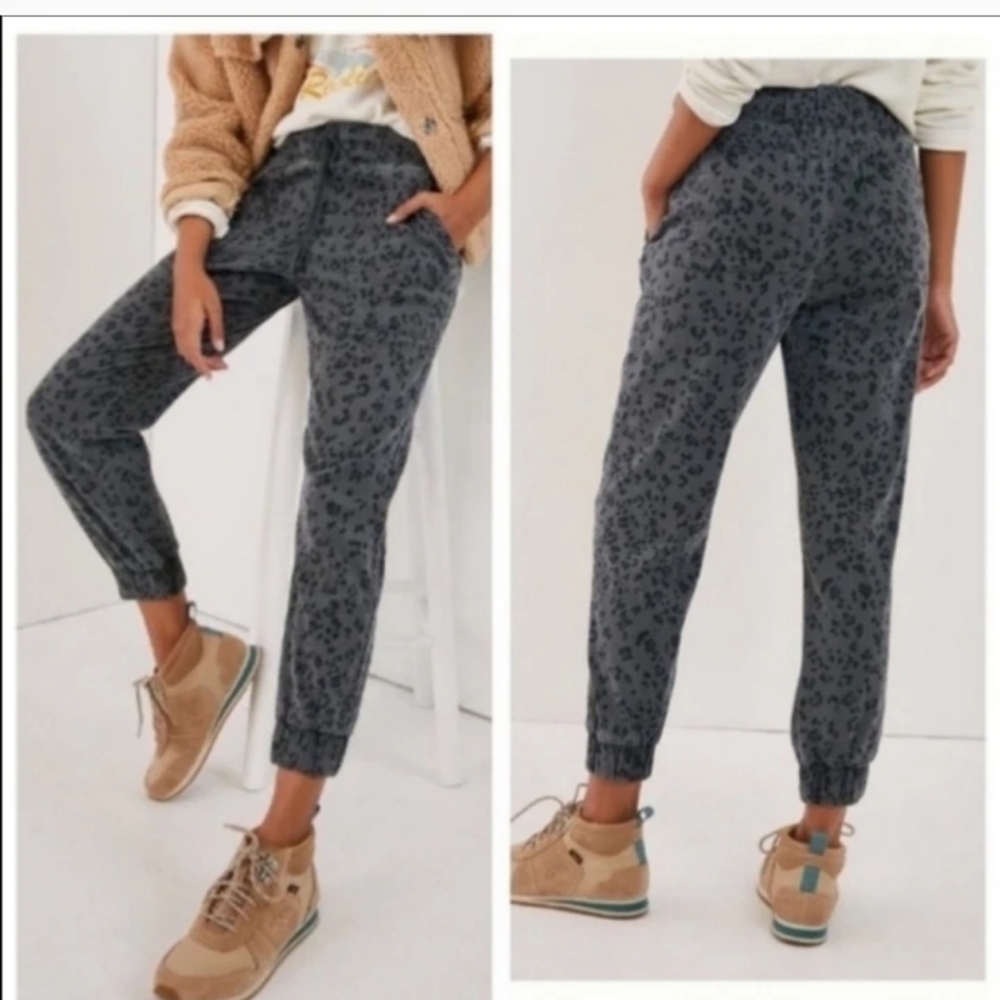 Cloth & Stone Gray Leopard Pull-On Drawstring joggers, size Medium - Picture 8 of 8